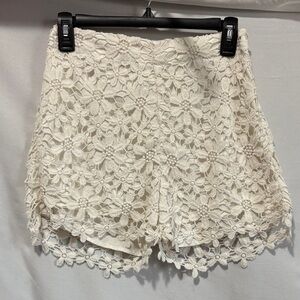 Hollister Cream Floral Lace High Waist Shorts XS117